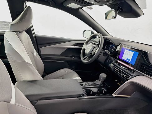 New 2026 Toyota Camry SE FWD image 32