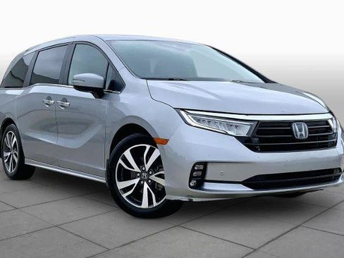 Used 2023 Honda Odyssey Touring image 3
