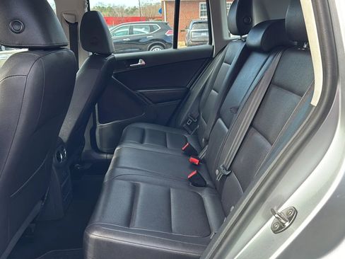 Used 2017 Volkswagen Tiguan S image 11