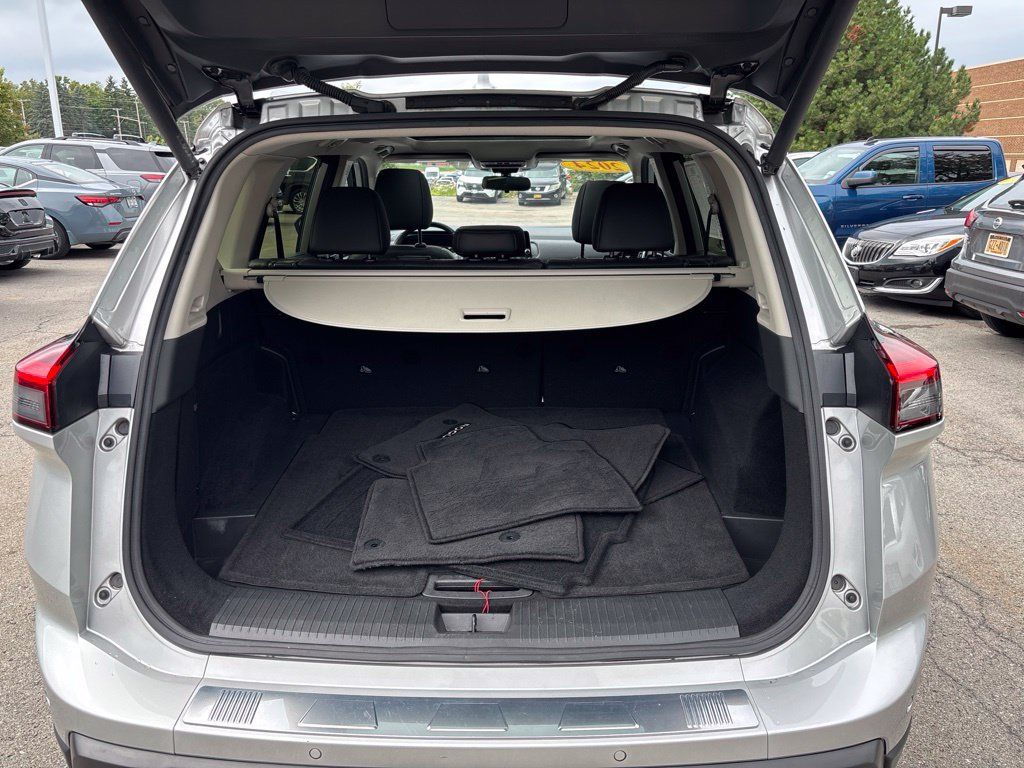 Certified 2024 Nissan Rogue SV w/ SV Premium Package AWD/4WD image 18