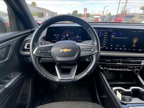 Used 2024 Chevrolet Traverse LT FWD image 8