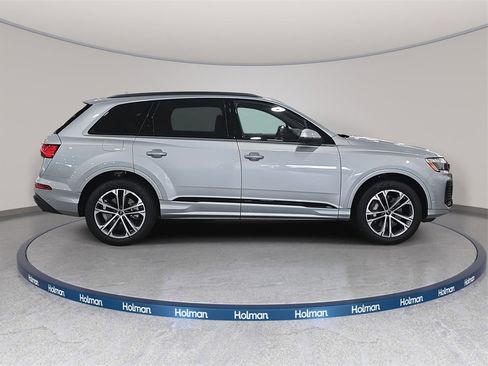 Certified 2025 Audi Q7 2.0T Premium w/ Convenience Plus Package image 4