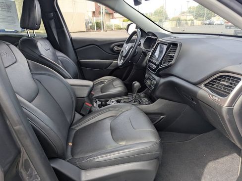 Used 2021 Jeep Cherokee Limited AWD/4WD image 34