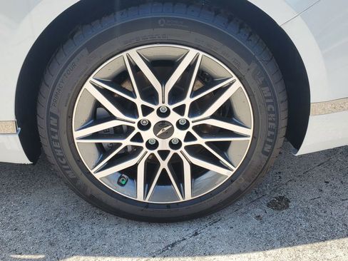 New 2025 Genesis G80 2.5T image 3