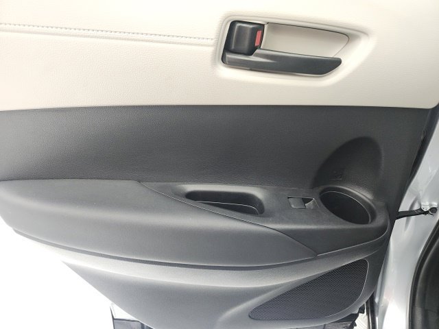 Used 2025 Toyota Corolla Cross LE w/ Moonroof Package FWD image 9
