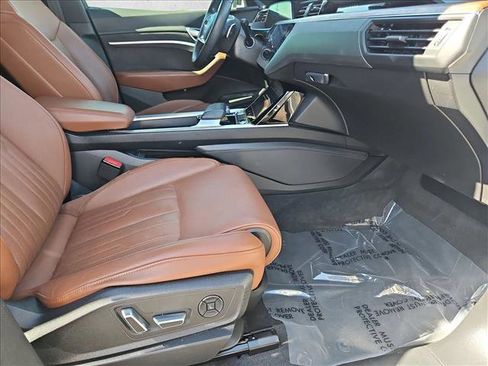 Used 2019 Audi e-tron Prestige w/ Prestige Package image 23