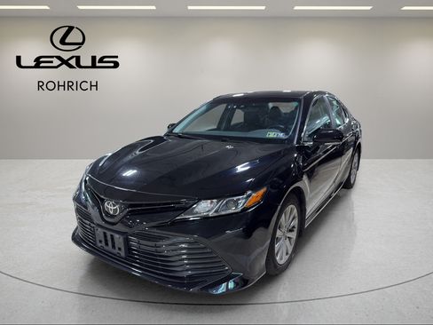Used 2019 Toyota Camry LE w/ Convenience Package FWD image 1