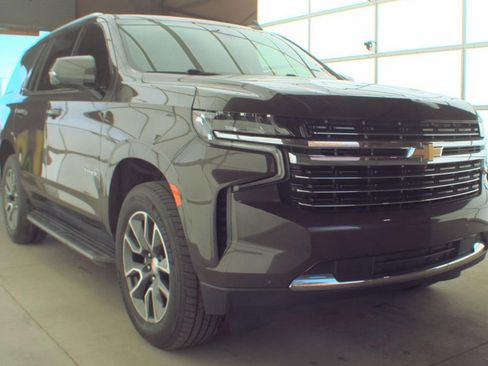 Used 2021 Chevrolet Tahoe LT w/ LT Signature Package AWD/4WD image 3