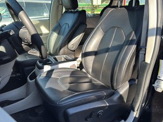 Used 2024 Chrysler Pacifica Touring-L FWD image 12