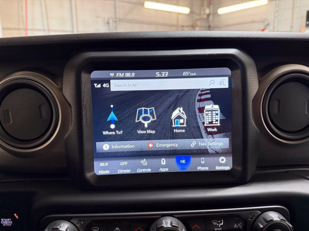 Used 2021 Jeep Gladiator Sport AWD/4WD image 14