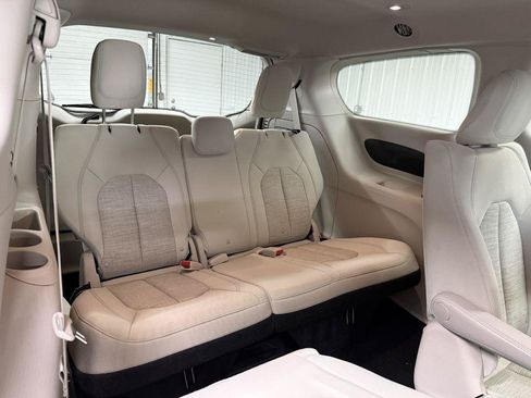 Used 2018 Chrysler Pacifica Touring Plus FWD image 34