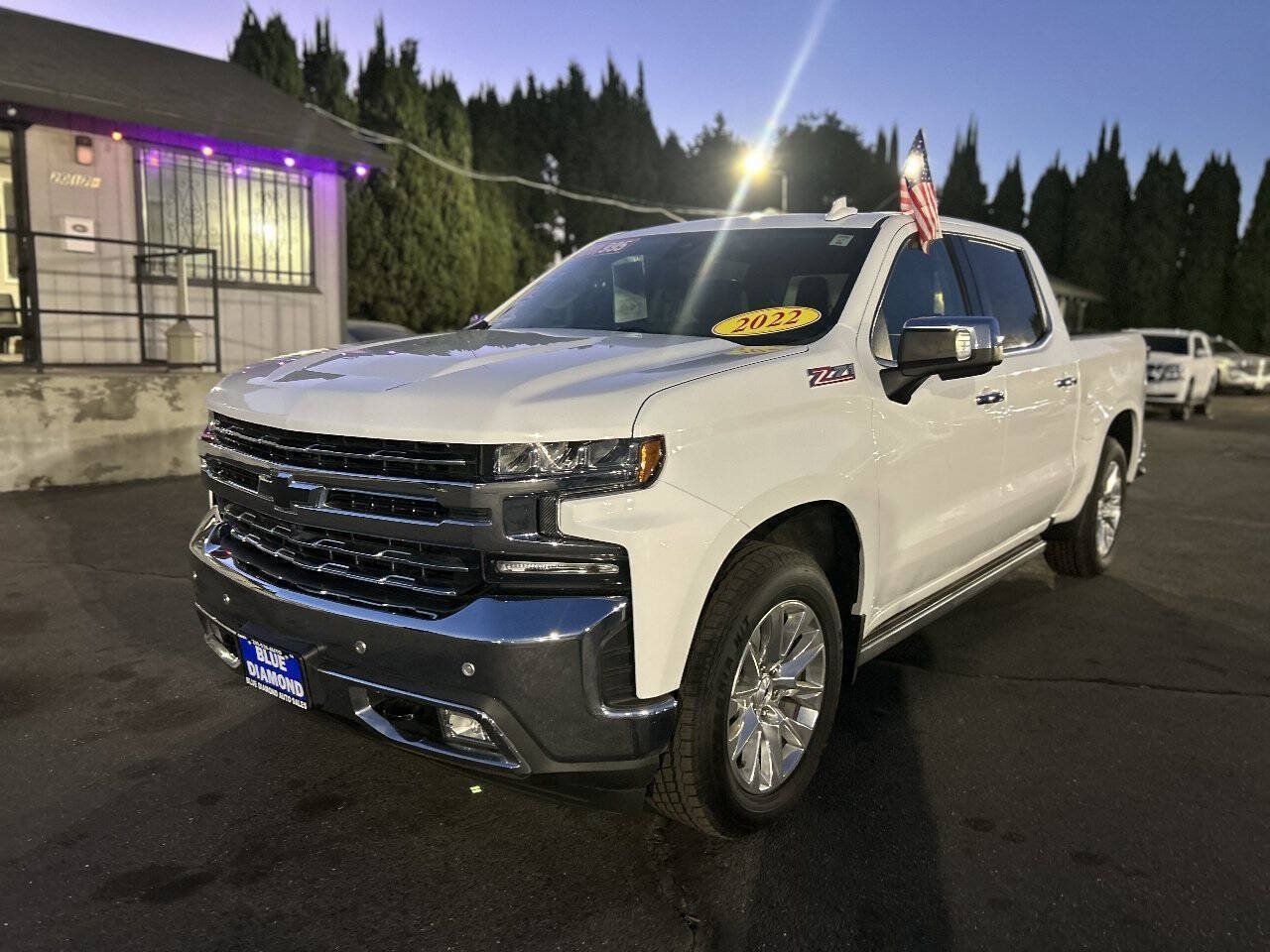 Used 2022 Chevrolet Silverado 1500 LTZ w/ LTZ Premium Package AWD/4WD image 3