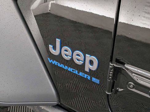 Used 2023 Jeep Wrangler Unlimited w/ Cold Weather Group image 10