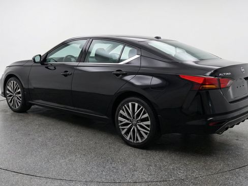 Used 2025 Nissan Altima 2.5 SV FWD image 6