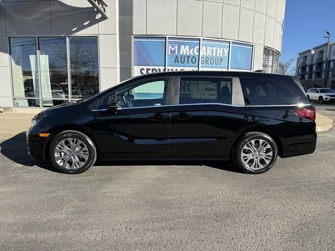 New 2026 Honda Odyssey Touring image 2