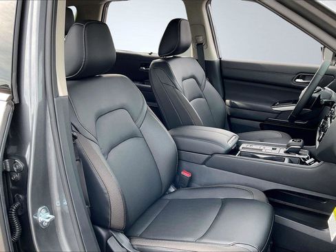 New 2026 Nissan Pathfinder SL w/ SL Premium Package FWD image 9
