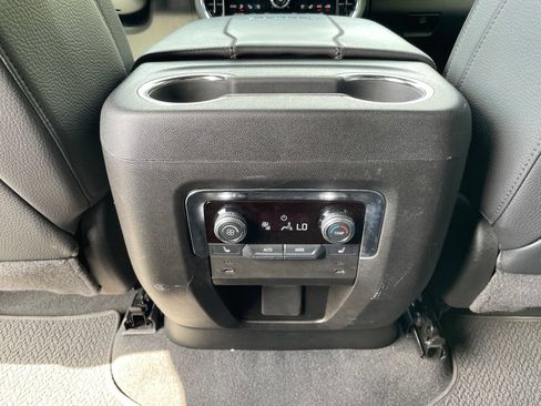 Used 2025 GMC Yukon XL Denali AWD/4WD image 34
