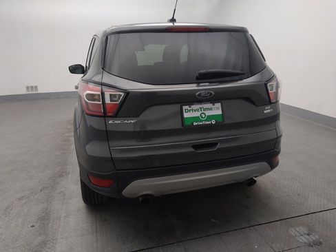 Used 2017 Ford Escape SE image 6