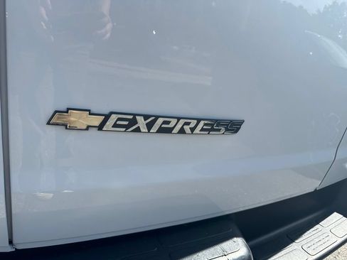 Used 2020 Chevrolet Express 3500 LT w/ LT Preferred Equipment Group RWD image 22