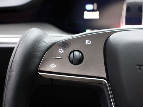 Used 2022 Tesla Model X Plaid image 29