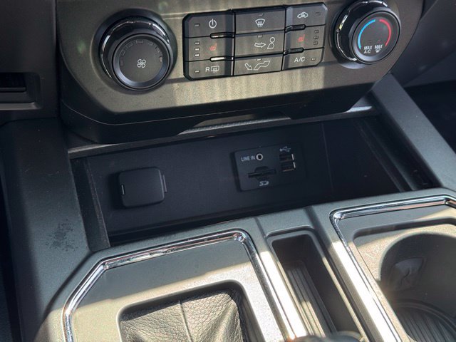 Used 2015 Ford F150 XLT w/ Equipment Group 302A Luxury AWD/4WD image 16