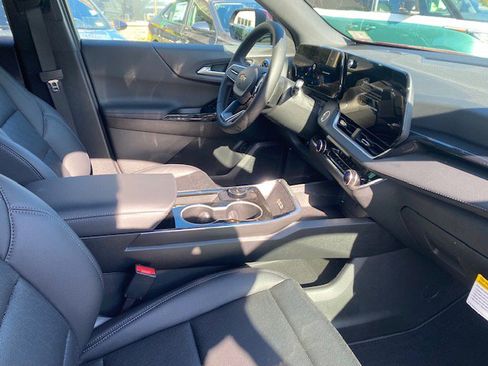 New 2026 Chevrolet Equinox LT w/ Convenience Package II image 9