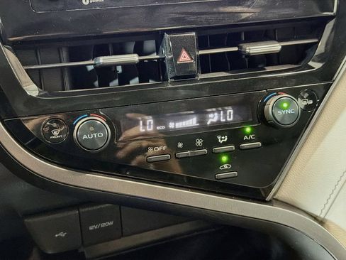 Used 2023 Toyota Camry SE FWD image 17