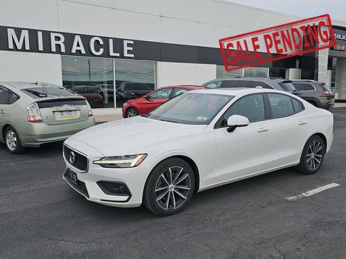 Used 2021 Volvo S60 T5 Momentum image 1