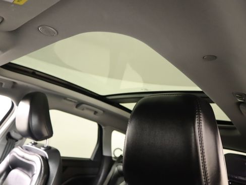 Used 2021 Lincoln Corsair Reserve w/ Equipment Group 201A image 16