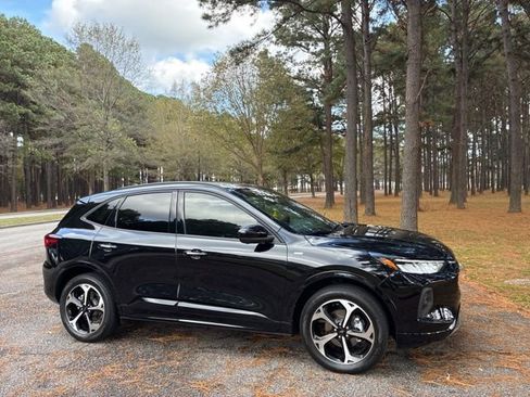 Used 2024 Ford Escape ST-Line Select w/ Tech Pack #2 image 2