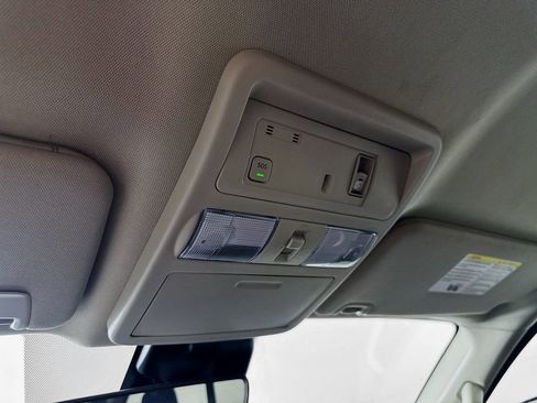 Used 2024 Nissan Titan SV w/ SV Convenience Package image 30