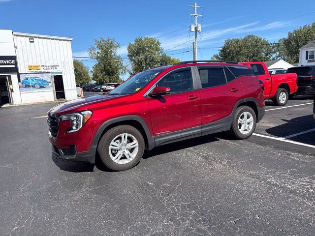 Used 2024 GMC Terrain SLE w/ Driver Convenience Package FWD image 9