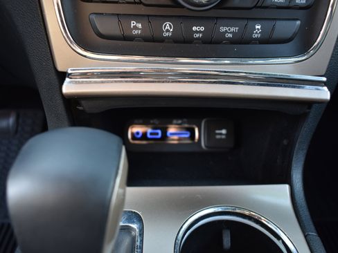 Used 2016 Jeep Grand Cherokee Limited image 22