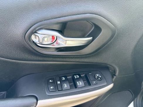 Used 2018 Jeep Cherokee Limited w/ Technology Group image 23