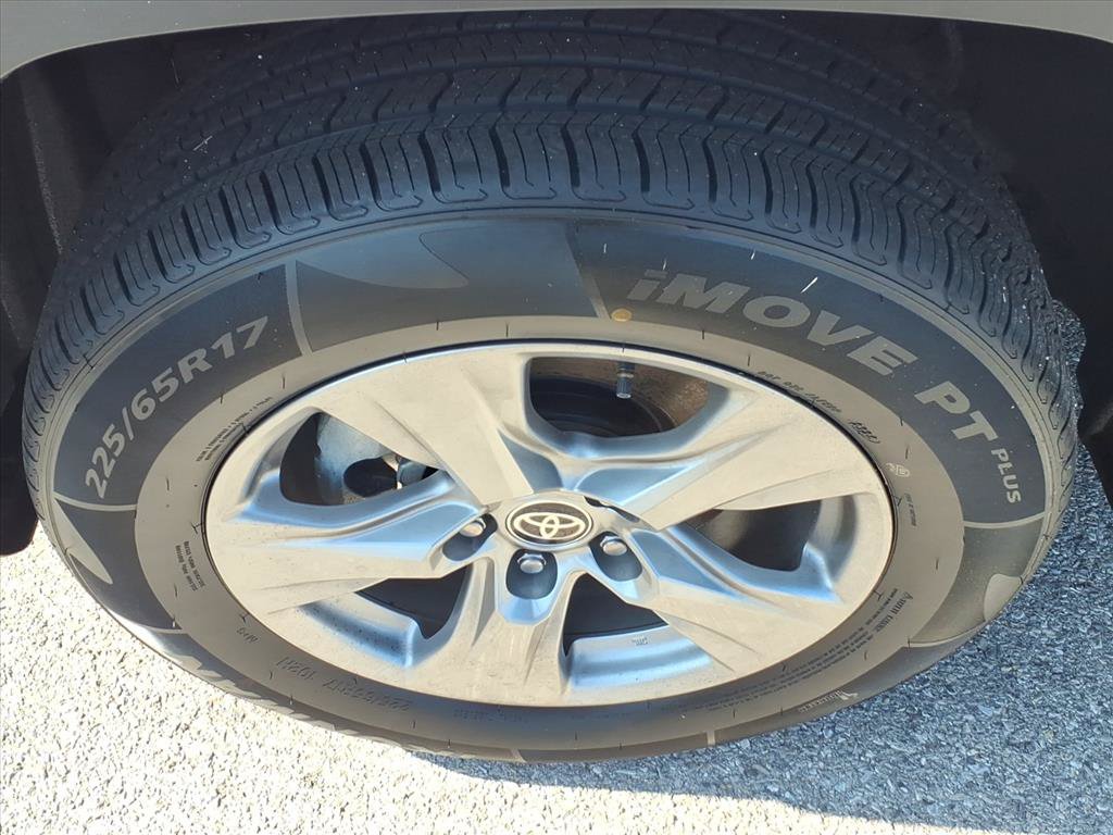 Used 2024 Toyota RAV4 XLE AWD/4WD image 10
