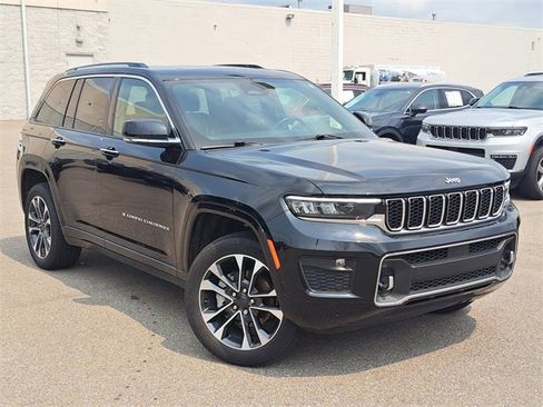 Used 2022 Jeep Grand Cherokee Overland w/ Luxury Tech Group IV image 30