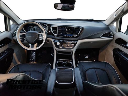 Used 2021 Chrysler Pacifica Limited image 31