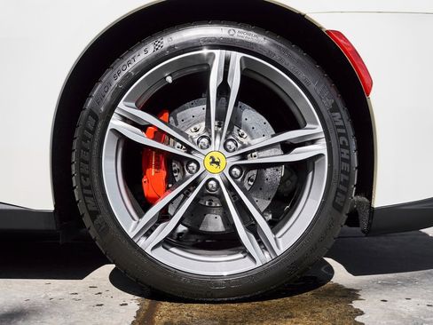 Used 2019 Ferrari GTC4Lusso image 25