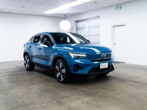 Used 2023 Volvo C40 P8 Recharge Ultimate image 25