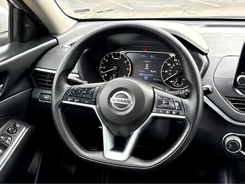 Used 2022 Nissan Altima 2.5 SV image 14