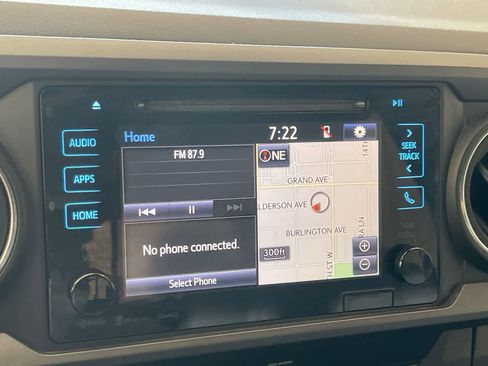Used 2019 Toyota Tacoma TRD Sport AWD/4WD image 16