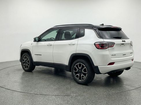 Used 2025 Jeep Compass Trailhawk image 6