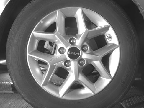Used 2025 Kia Soul LX w/ LX Technology Package FWD image 22