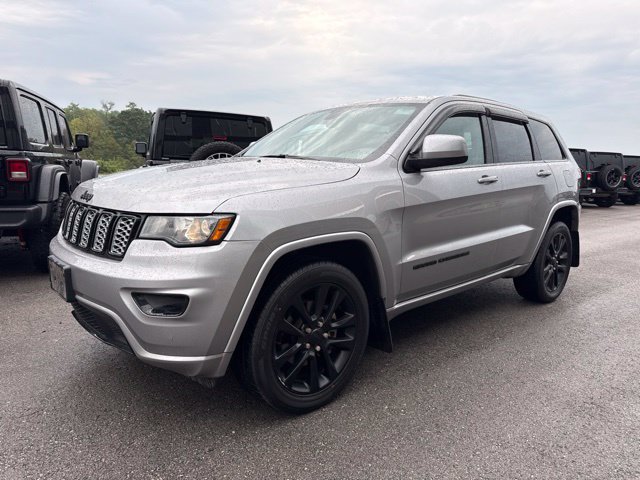 Used 2018 Jeep Grand Cherokee Altitude AWD/4WD image 7