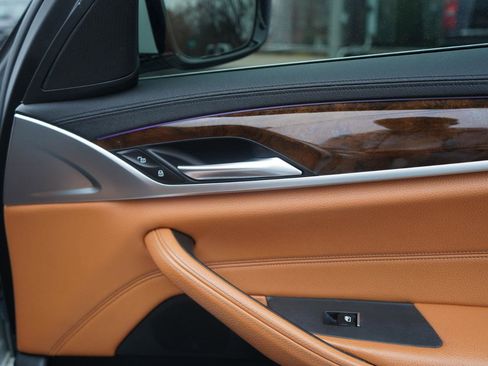 Used 2018 BMW 530e xDrive image 65