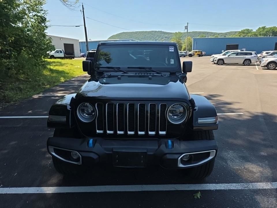 Used 2022 Jeep Wrangler Unlimited Sahara w/ Cold Weather Group AWD/4WD image 2