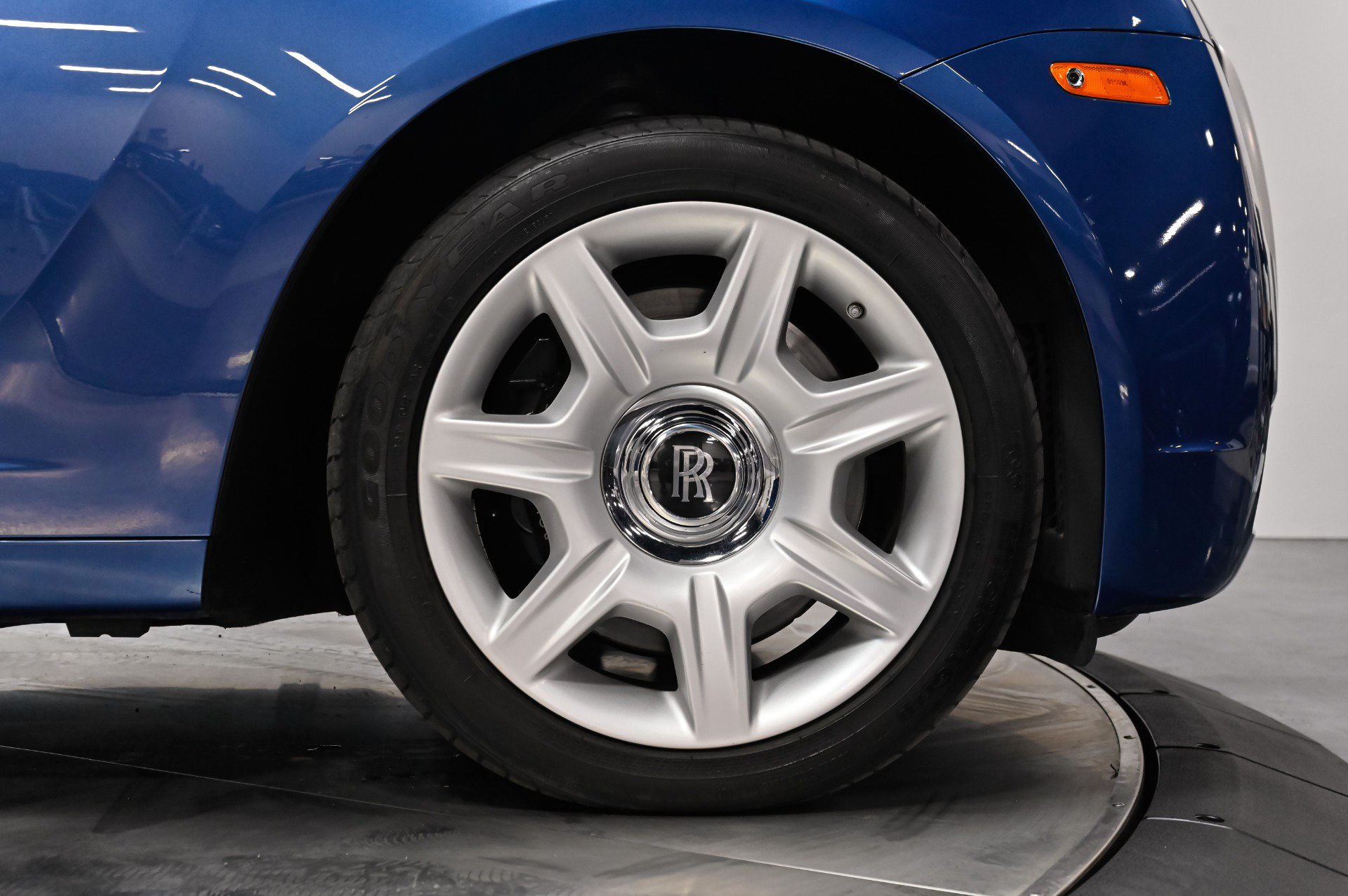 Used 2012 Rolls-Royce Ghost RWD image 18