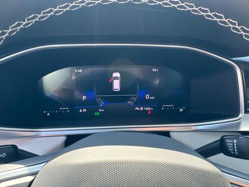 New 2025 Volkswagen Taos SE image 19