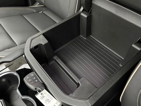 New 2025 GMC Yukon XL Elevation w/ LPO, Yukon Black Package image 36