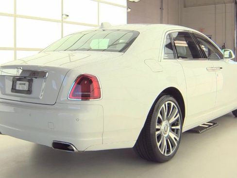 Used 2018 Rolls-Royce Ghost RWD image 2